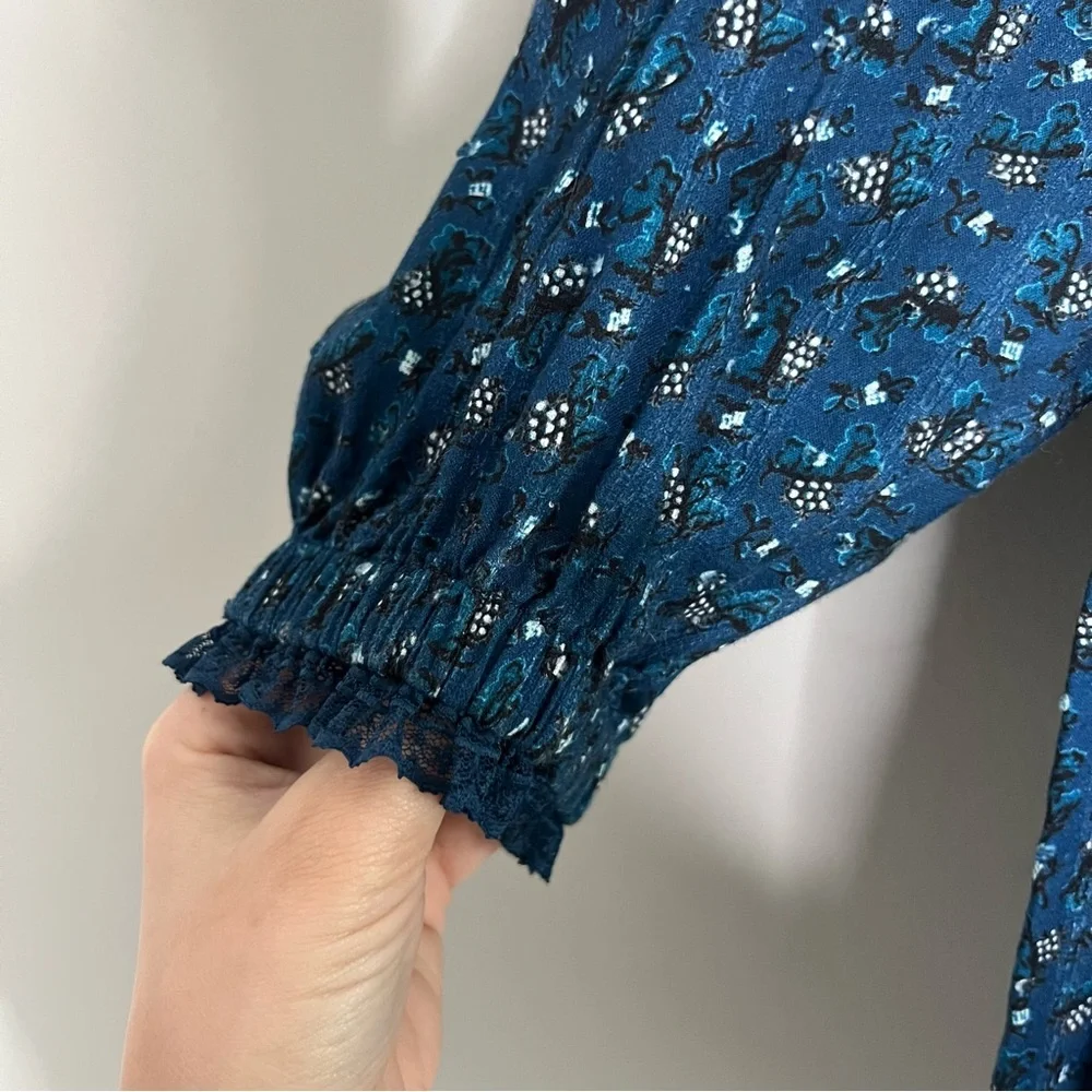 Hunter Bell Mia Puff Sleeve Lace Trim Blue Floral Print Top Women's Medium - Picture 7 of 8